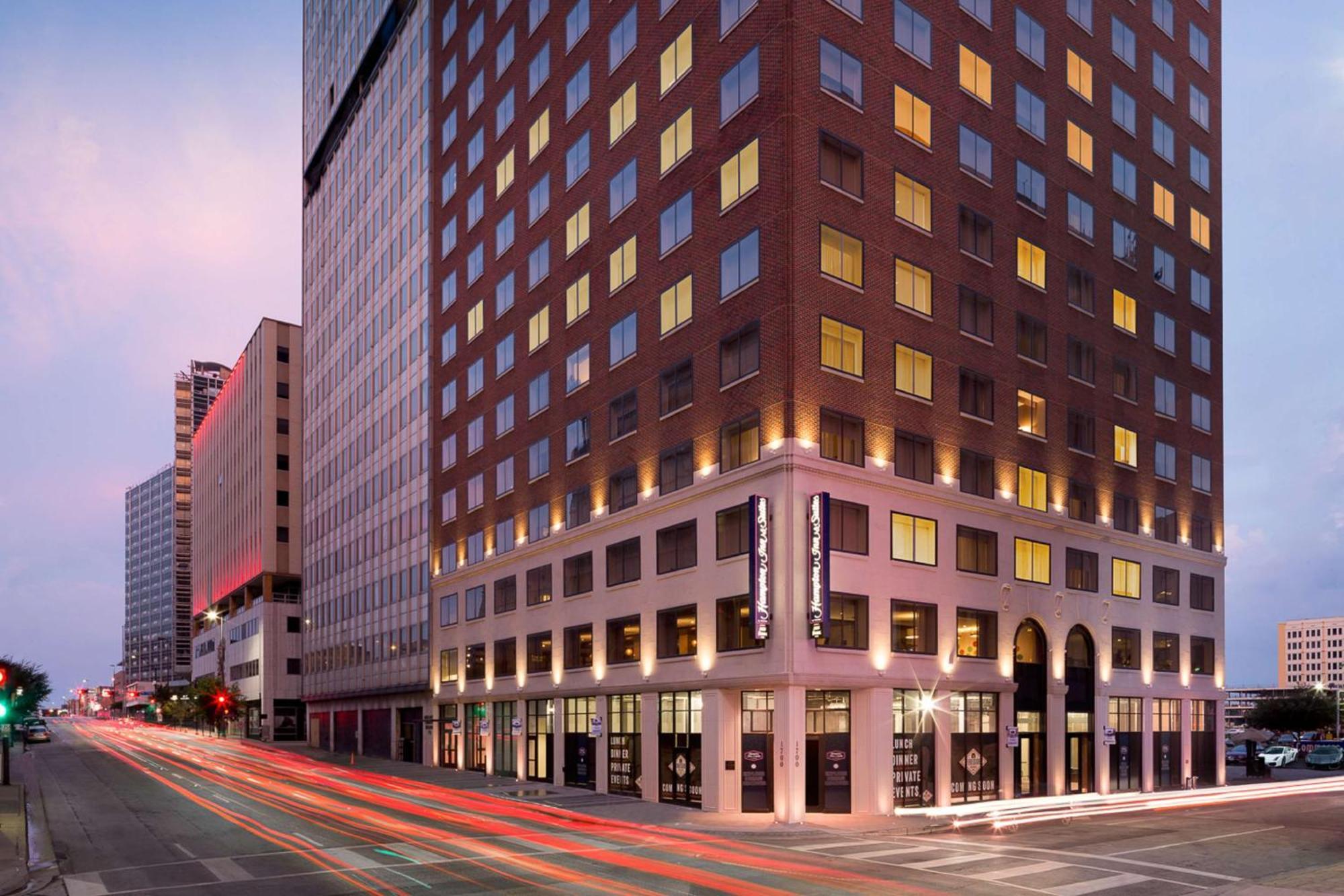 Hampton Inn & Suites Dallas Downtown Exterior photo